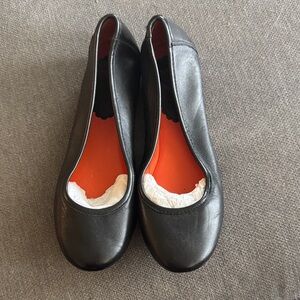 Johnston & Murphy Women's Black Leather Flats